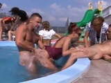 Seks grupowy w basenie
