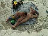 Seks na plaży z dojrzałą parą